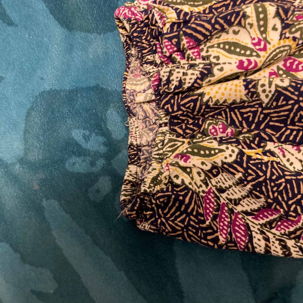 Patterned Peasant Top 🌟 - Picture 3 of 3